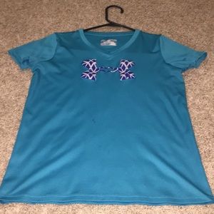 A blue under armor shirts 👕